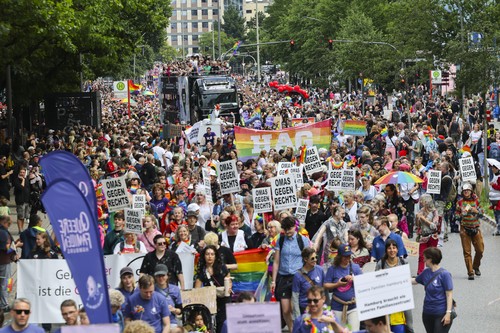 Record de participare la parada Pride din Hamburg: „Suntem incredibil de mândri și ne simţim susţinuţi”