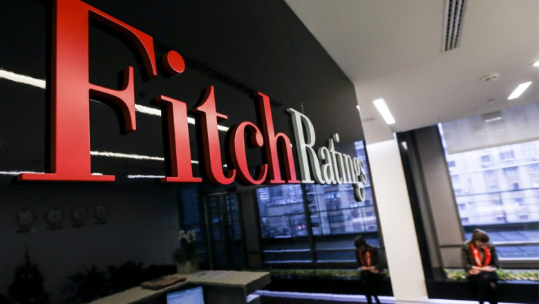 Fitch menţine ratingul suveran al României la „BBB minus”, cu perspectivă negativă