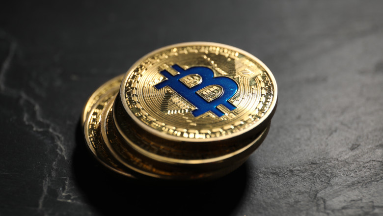 „Zeița bogăției” din China a fost condamnată după șapte ani de la cea mai mare escrocherie cu Bitcoin din lume. Ce rol a avut ea