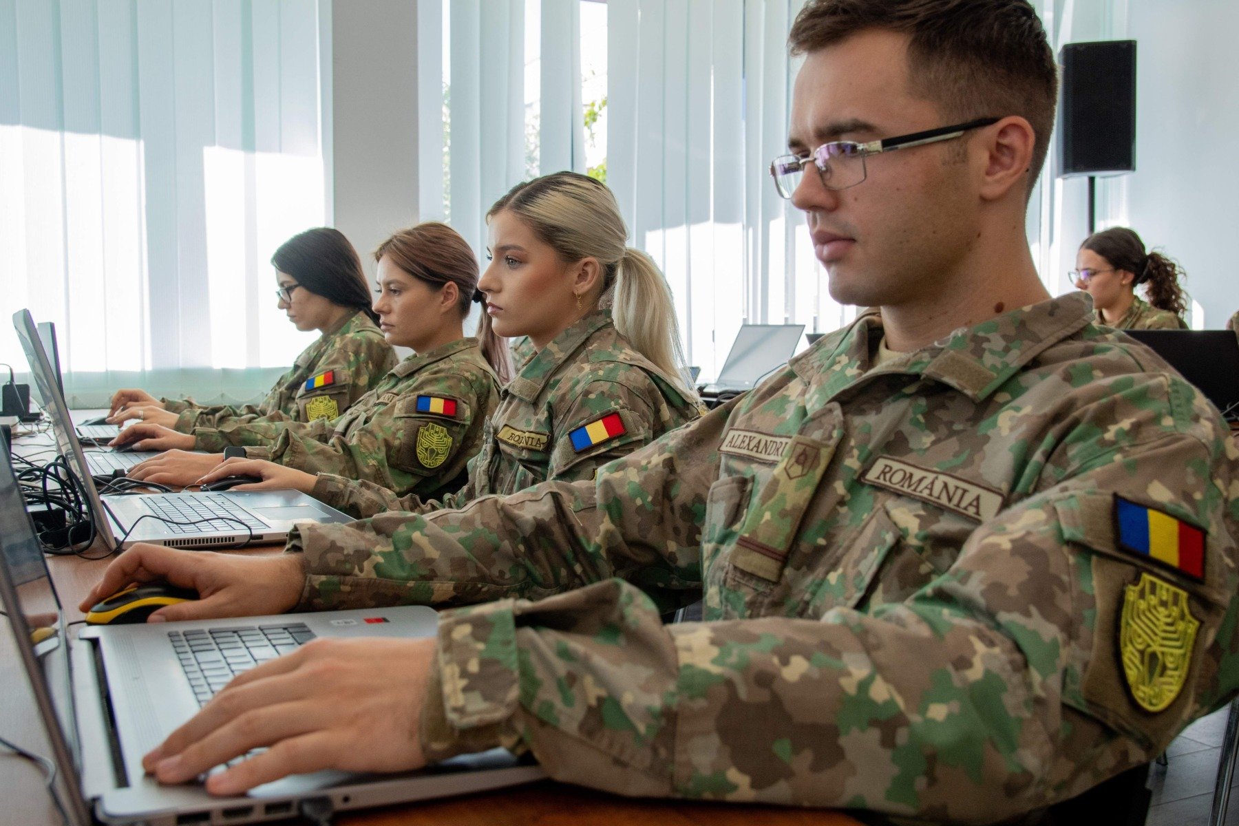 Armata vrea să cumpere un sistem de calcul eIDAS, vital în fața atacurilor cibernetice rusești, pentru care alocă aproape 55 de milioane de lei / Platforma va fi folosită de Comandamentul Apărării Cibernetice