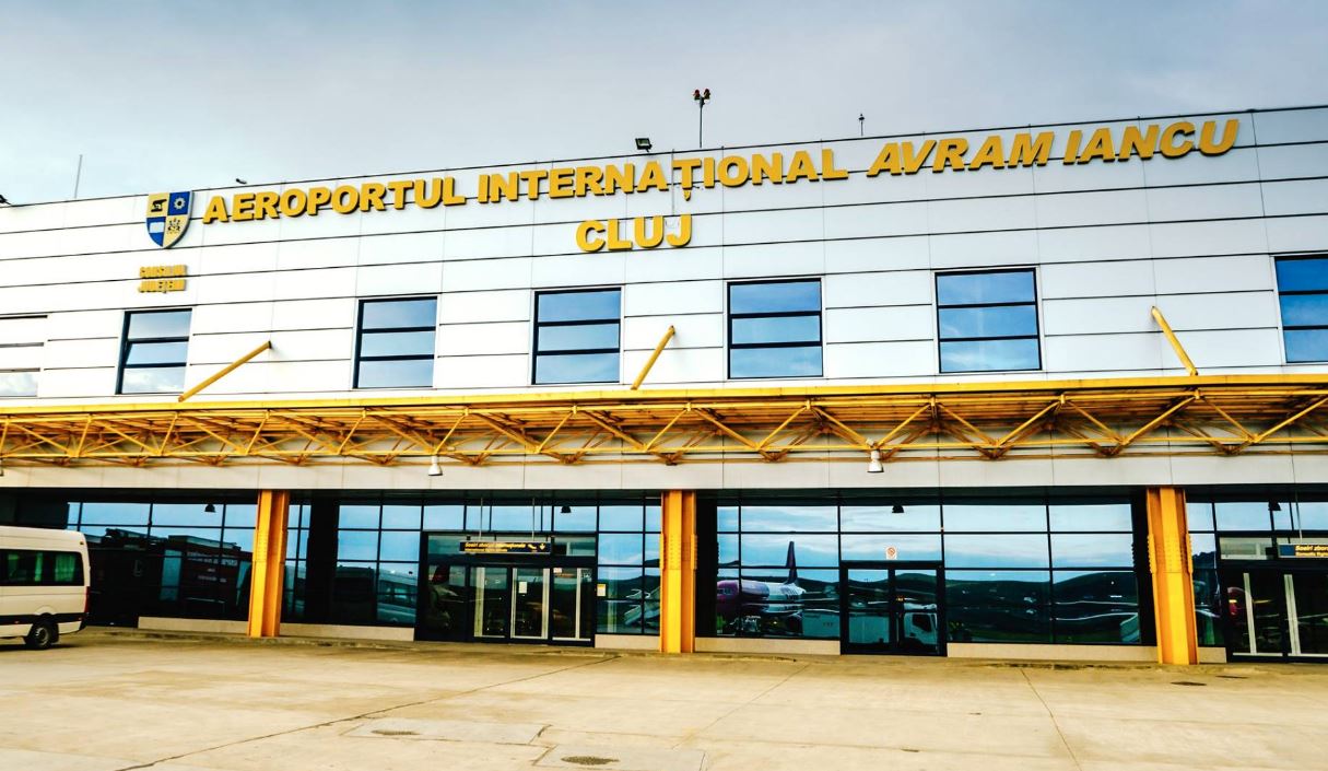 Un avion cu sute de pasageri nu a putut ateriza în Cluj deoarece controlorul de trafic a adormit în timpul serviciului